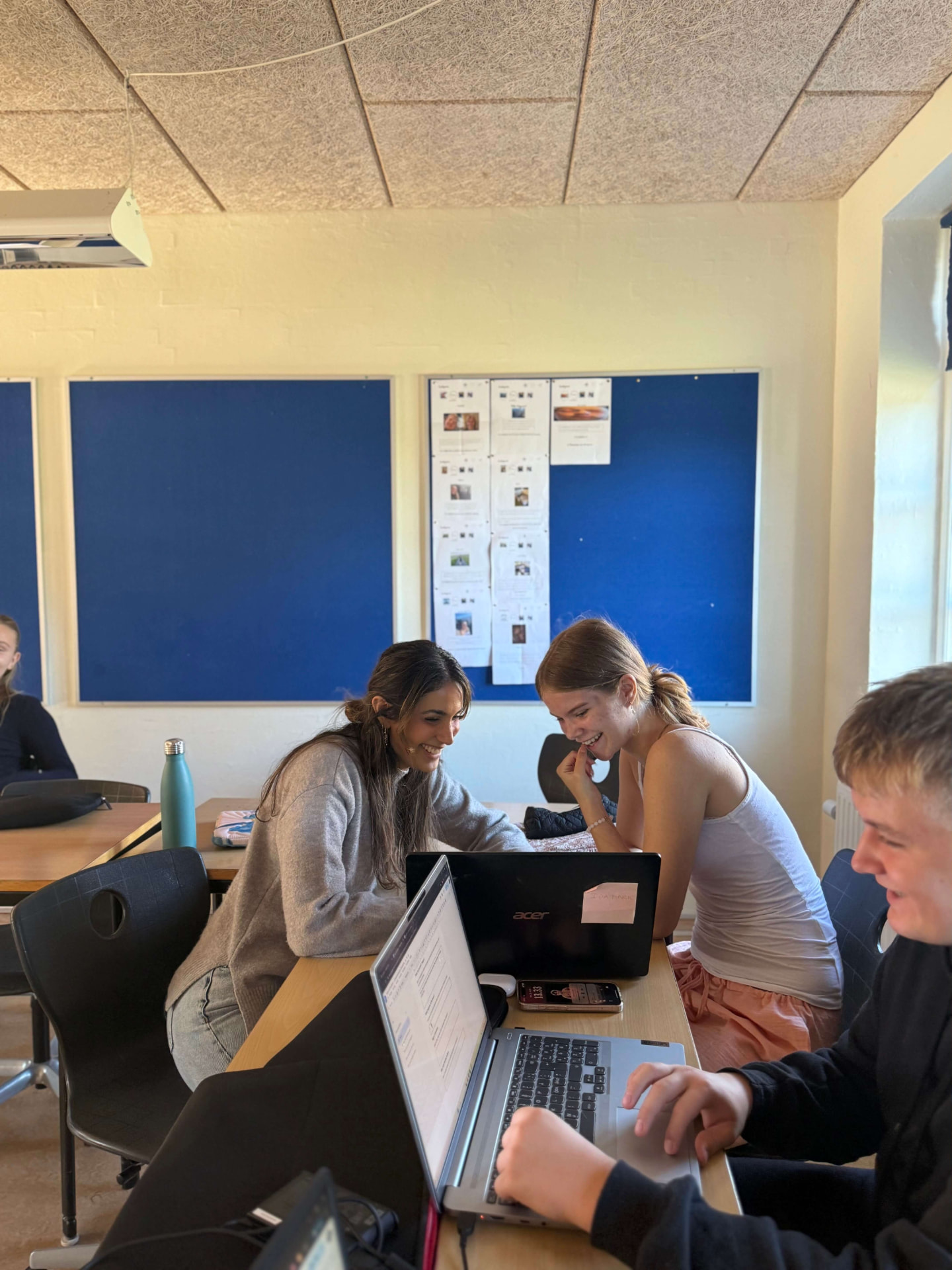 Elever i undervisning på Nørbæk Efterskole