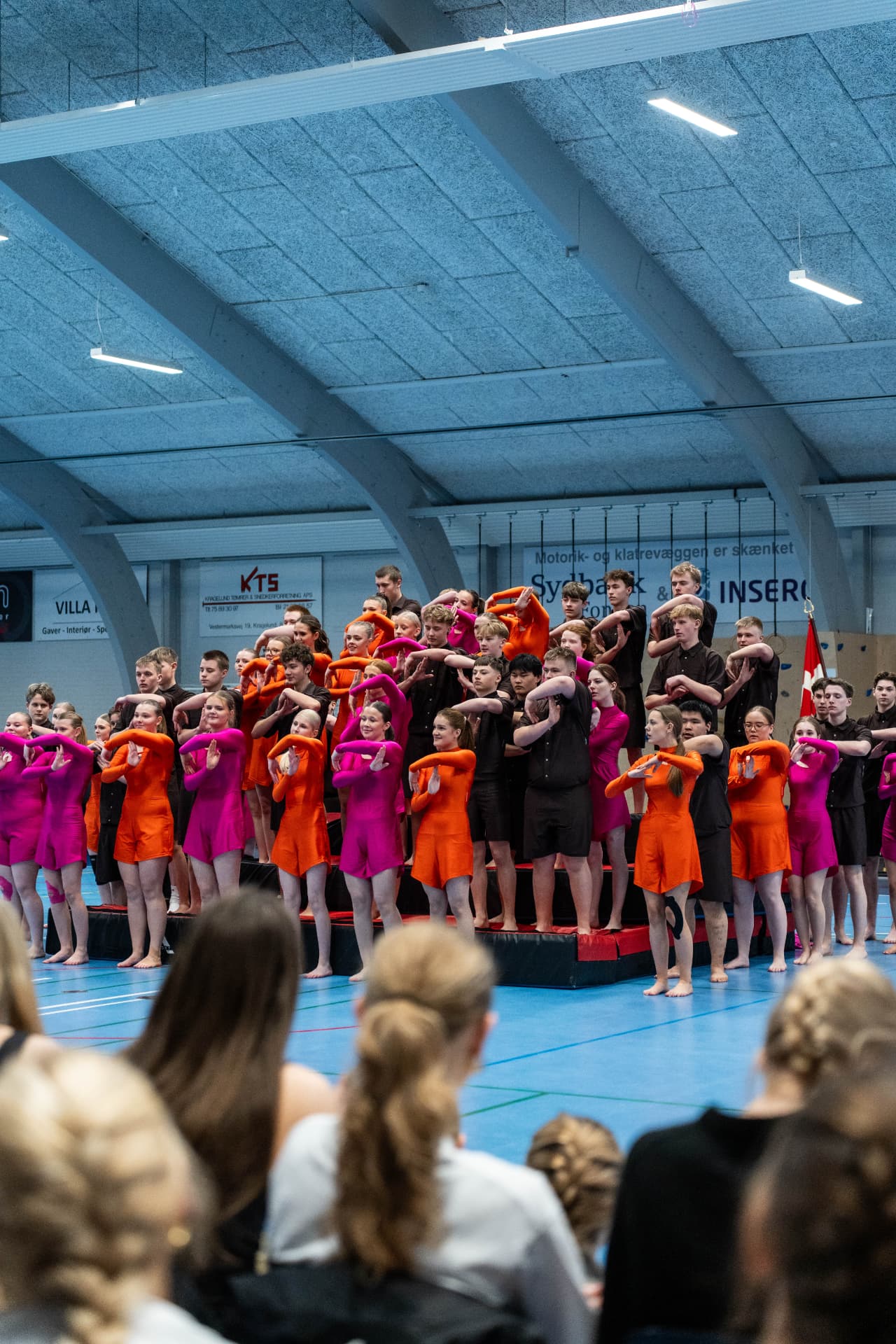 Elever til gymnastikopvisning på Nørbæk Efterskole